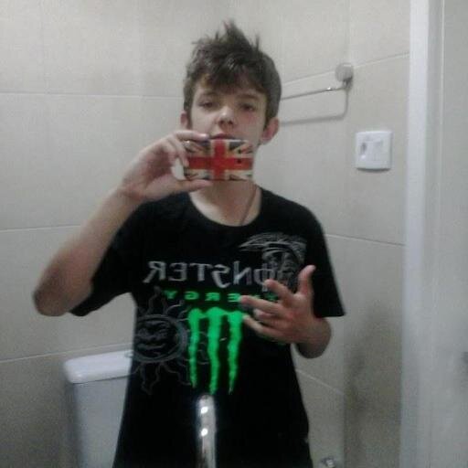 prefiro anda com poucos verdadeiros do que muitos falsos ★