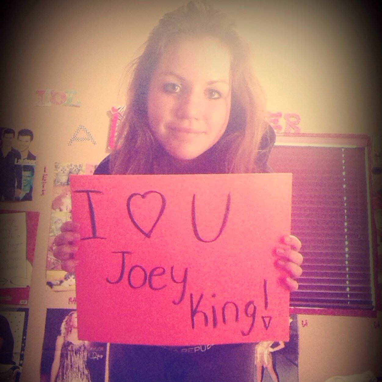 Yes, I am a kingster (a fan of Joey King) Joey is the most incredible girl in the world, and the most talented actress ever! I love you Joey!