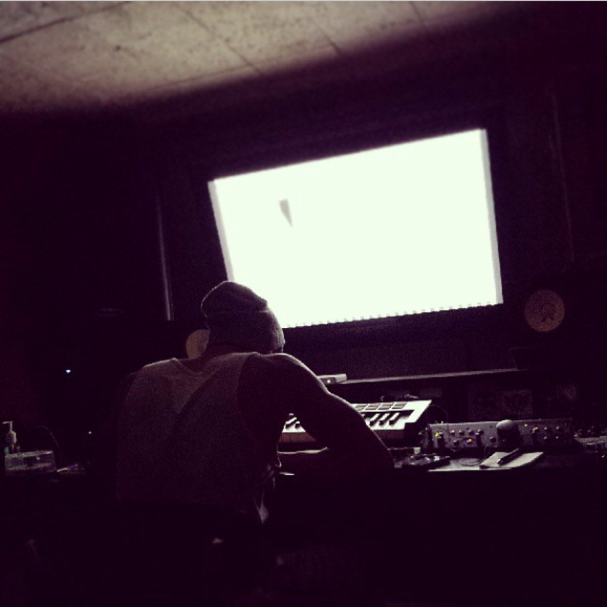 Singer/Song Writer. 
Instagram:Mannyvee_ 
Business inquires: mannyvoixx@gmail.com
