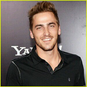 Hello I am Rusher, my BTR FAVORITE is Carlos PenaVega and Kendall but i love logan and james too