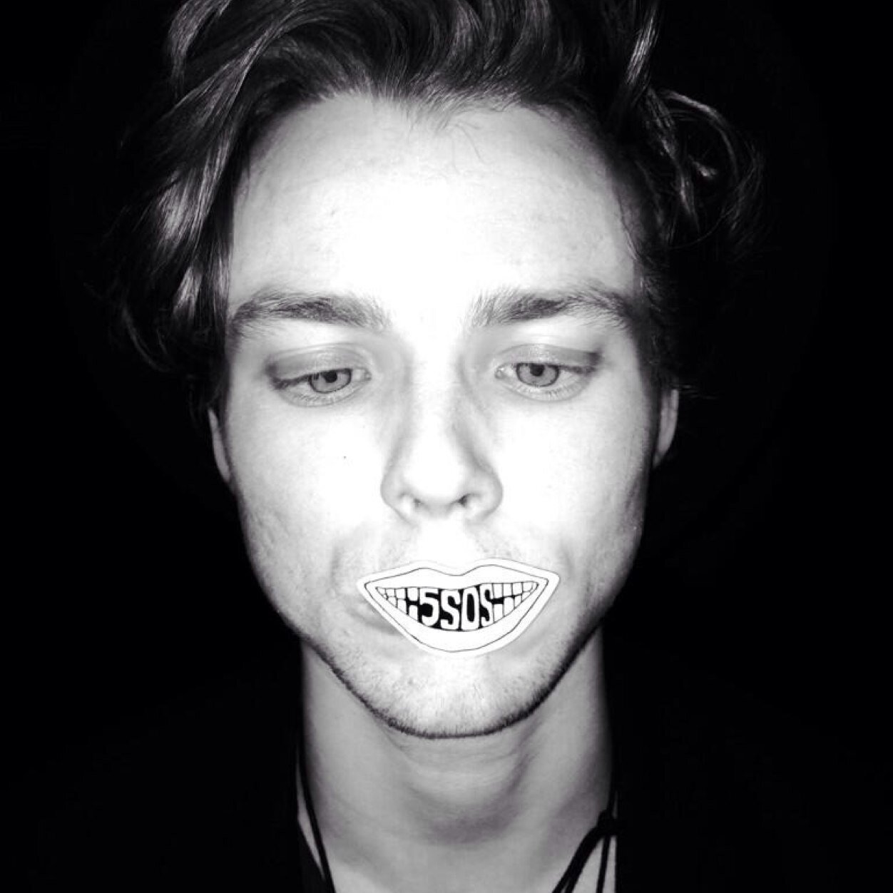 Always find a reason to smile :) follow @Nicolaa5SOS if you want (: ask for DMS to Brad Simpson, James McVey, The Vamps band acc, 5SOS band acc, Fall Out Boy