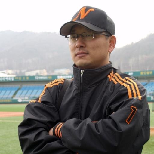 최진경이라고 합니다.
모든 운동을 좋아하구요.요즘은 야구와 골프에 푸욱 빠져있습니다.