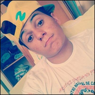 16 anos , ator,cantor,compositor,mentiroso. Romântico , fiel , safado e fãzasso do Charlie Brown Jr ;D . Quer saber mais ? Vem &&' me segue  ;DD'
