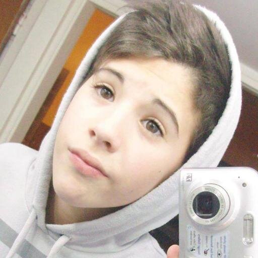 Estudiante del Colegio Sagrado Corazon De jesus -- Fans de M-Key Anoda Level -- Amante de la Musica Urbana -- Esposo De to Las Chicas Linda :D