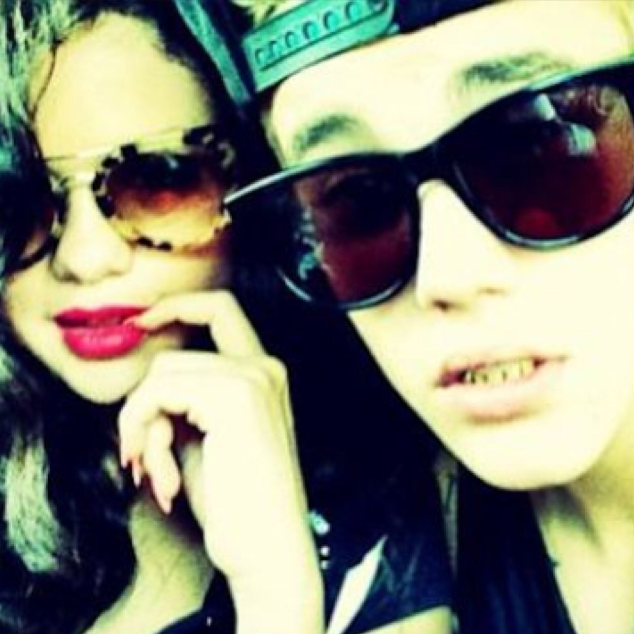 If you follow me and tweet me ill follow and tweet you back XD i love love justin bieber because he is great at singing cute smart pretty wonderful ECT...