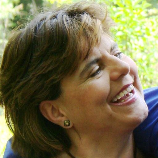 Yoga teacher/therapist, Guild Certified Feldenkrais Practitioner, synchro coach. Passionate of wellness/healing/teaching/movement, social justice, environment.