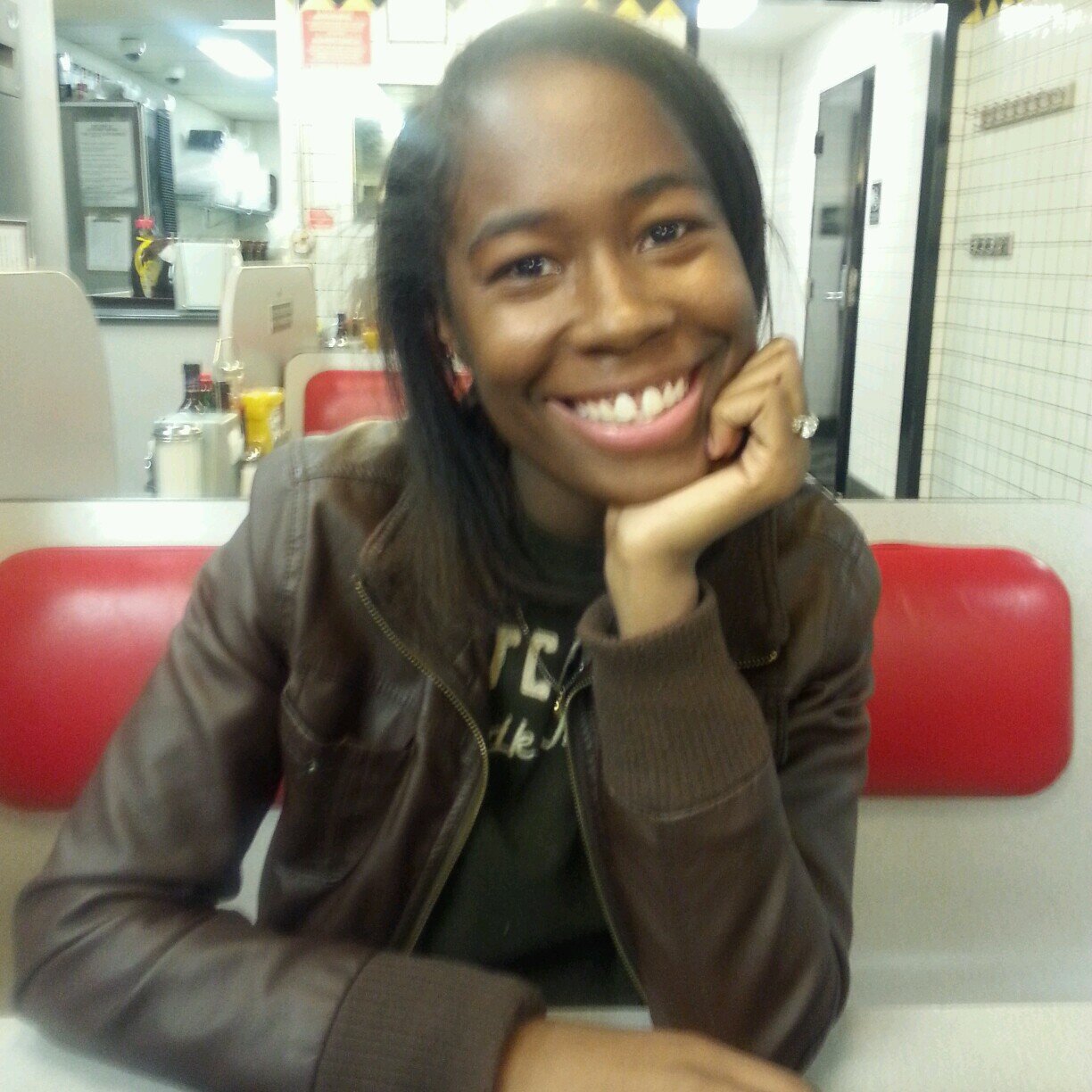 TayTayy | 19 | College Student | A'Miya's Mother | Davonte's Wife | ❤