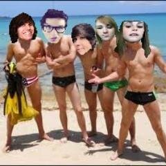 I love Peace Tea. lll
@Deefizzy is life. lll
I'm a Vegetarian lll
#FollowBack  #FizzyFamilyForever