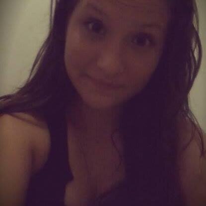sou mimada, chata, reclamona, idiota mass, menos falsa....tipo esqueci APAIXONADA Não quero final feliz,EUquero ser feliz a vida inteira. VIU!LEU ENTAO SEGUE :3