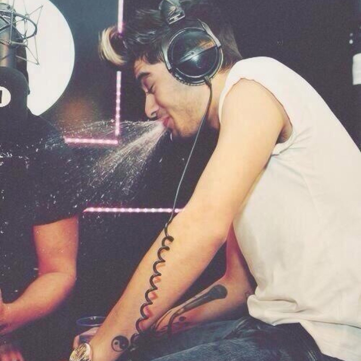 ask for a follow back from @raybanzouis