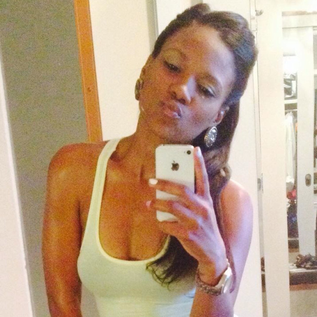 GOD walks w/me....*DREAM CHASER* ACTING is my passion!  *LOYAL* Design Coordinator for @AshleySheree Follow her...Learn Me