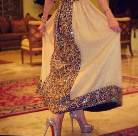 ‏‏‏‏فيني عقل وثقل وعزه مع شموخ....وفيني جميع الوصوف .. الحسآني،،أشهد أني مطنوخه وبنت مطنوخ....دآم العزوه #جنوبيہ والجد #قحطاني $
                 Äвнä ♡