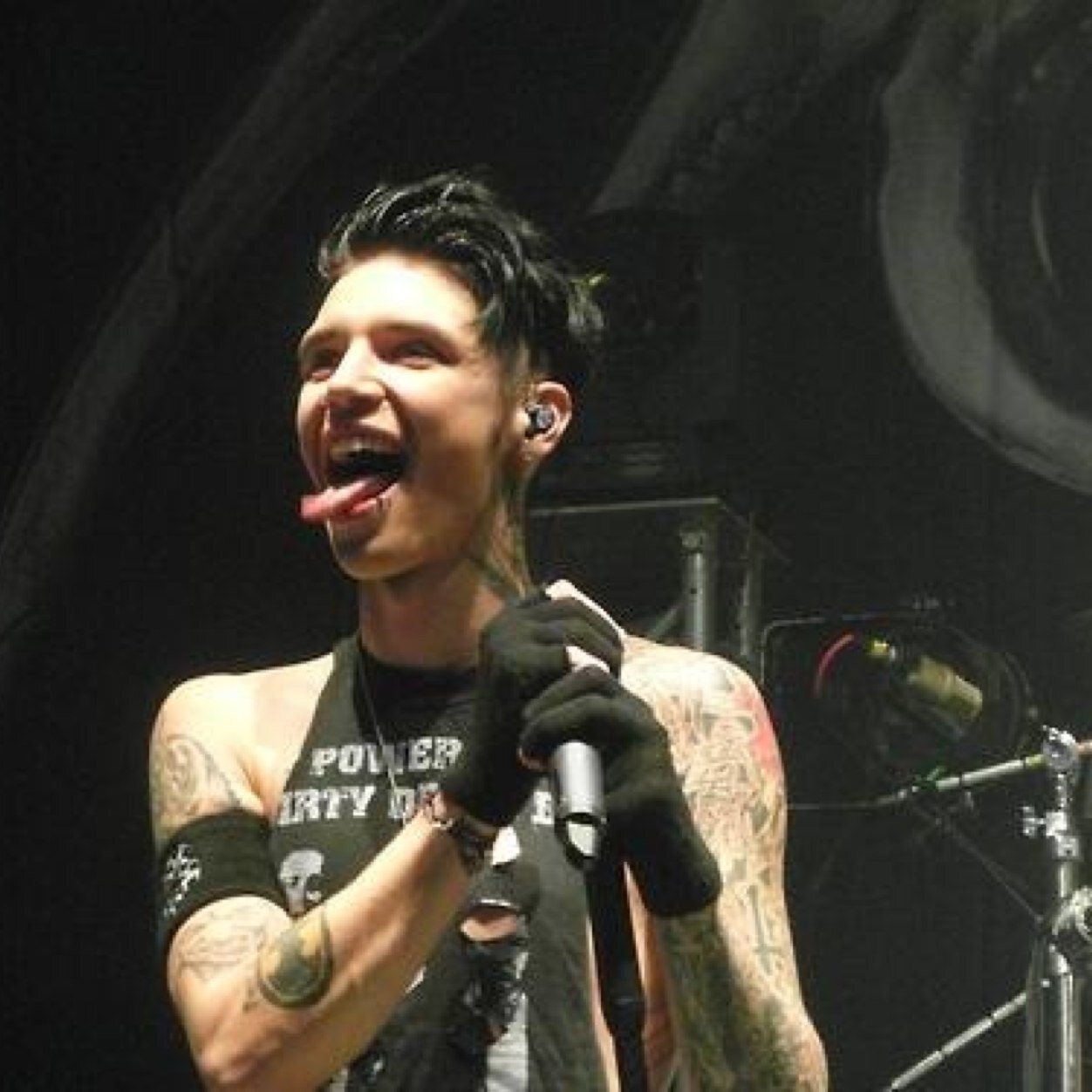 Lead singer of Black Veil Brides. Life is to short not to enjoy it, I may smoke and drink but it's my life. Father of one. (OC/FL)