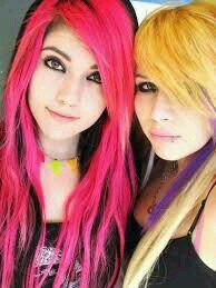 HI its star I'm single/straight also looking I'm 17. Hey its moon umm im single bi I'm looking 18