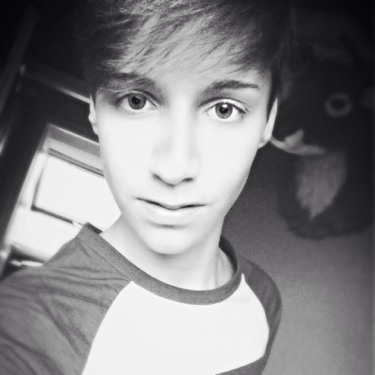 Hey slt c'est Jonathan Jacquet vous me Follower je vous Followe Back 100%