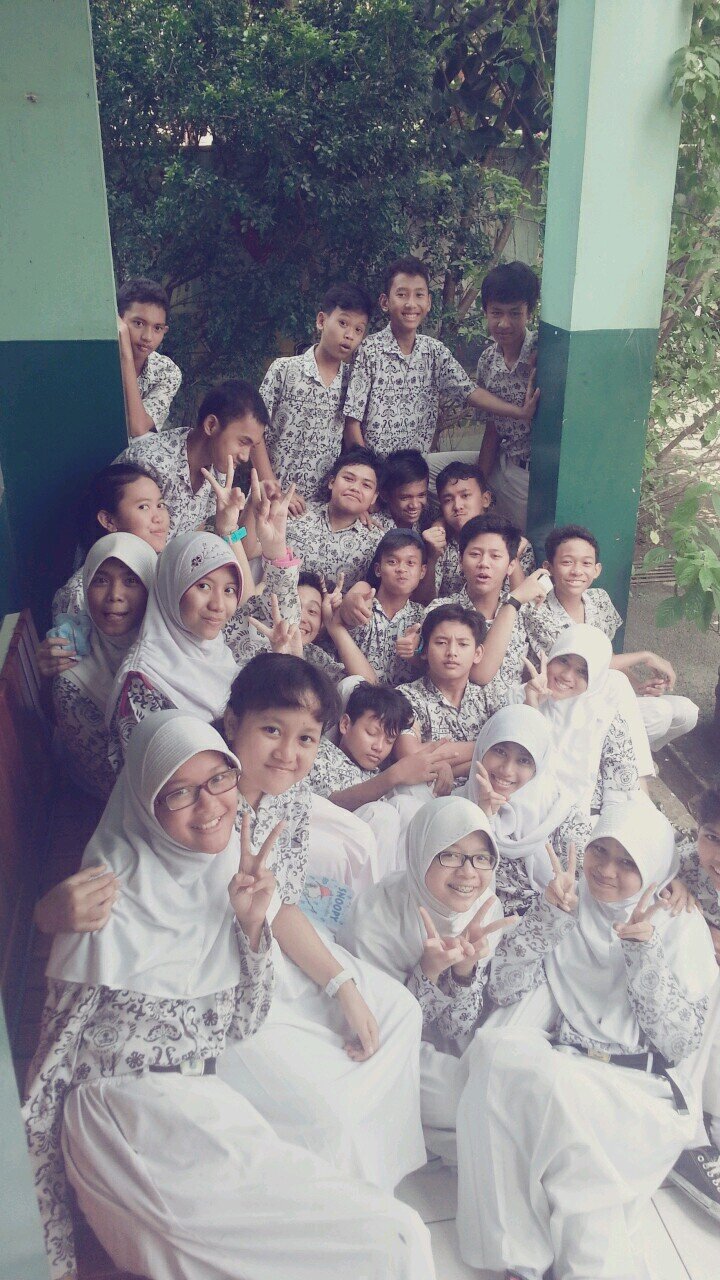 Dulu kelas kita itu yang paling ujung lantai dasar :D, Kita itu SolidaritasGokilAsik\m/ sudah menjadi putih abu-abu dengan nilai yang memuaskan.. 2013-2014