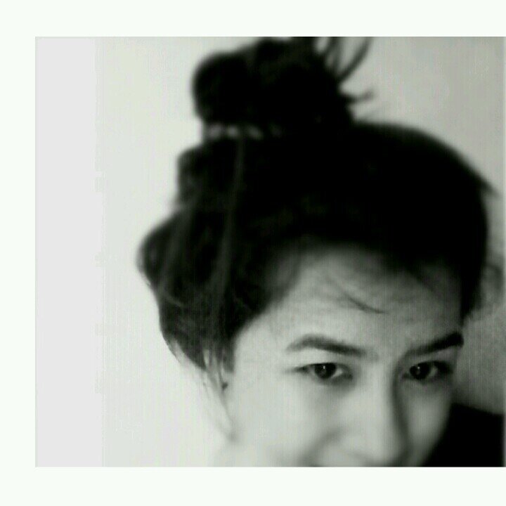 I`m good but not an angel, I do sin but I`m not the devil. I`m just a small girl in a big world trying to find someone to love.''
- es ech are em ♥ ☮ ♡