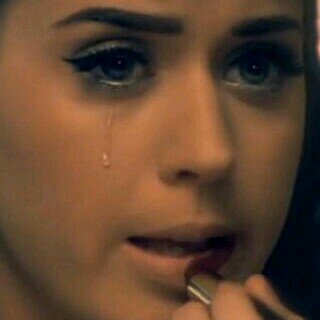 مطنوخه و لا أحسب لابن أمه حساب ،
من جاء أعزه و من راح مروآح جدي
فيس يلوح ببرقعه * *beer الكيك / mOOssshaaaa22*