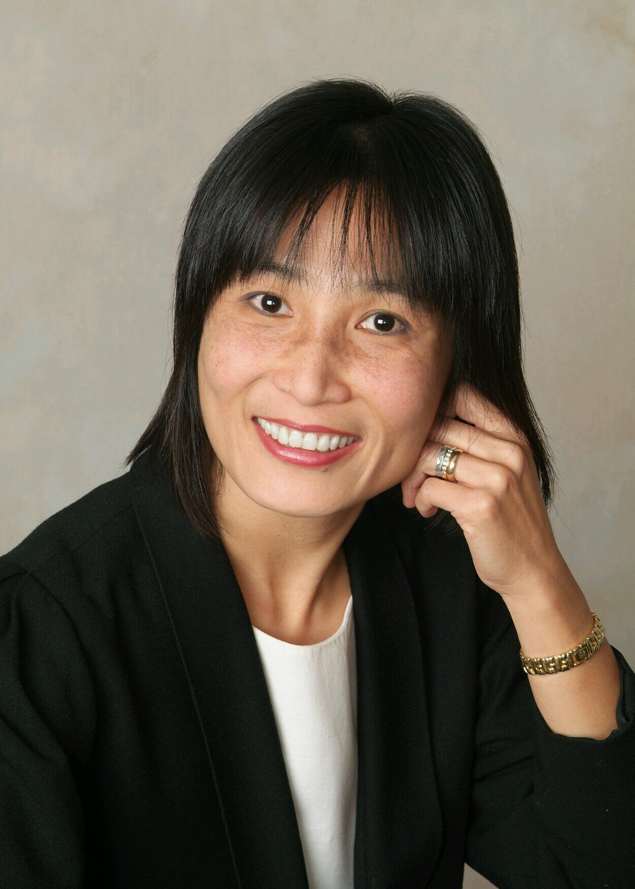 Compass Real Estate & SF Bay Area luxury portfolio. A wife, mom, sis, Warriors' fan, potter, & all things housing. Fmr NASA Software eng who loves politics.