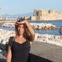 cantante,virologa, amante della creatività artistica
