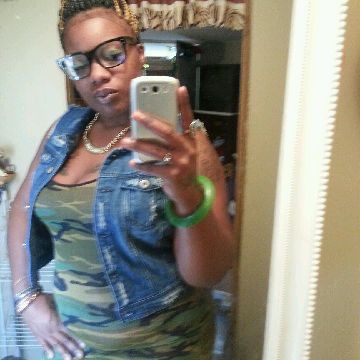 mama gna tell ya when that nigga ain't right.. mama knw bc she pray errynite