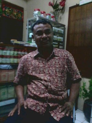 dari solo. sekarang akupunturist dan herbalist di taman sringanis bogor.