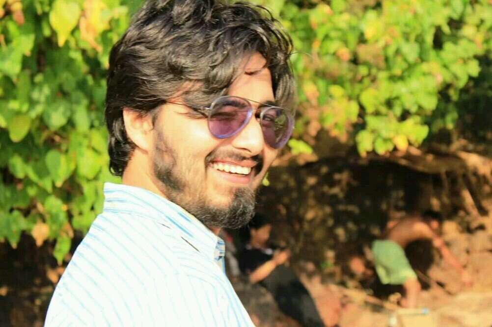Hey meager mortals....
behold ur weak senses for treat of a lifetime(i hav been told i have d above frst impression on ppl)U are free to judge..