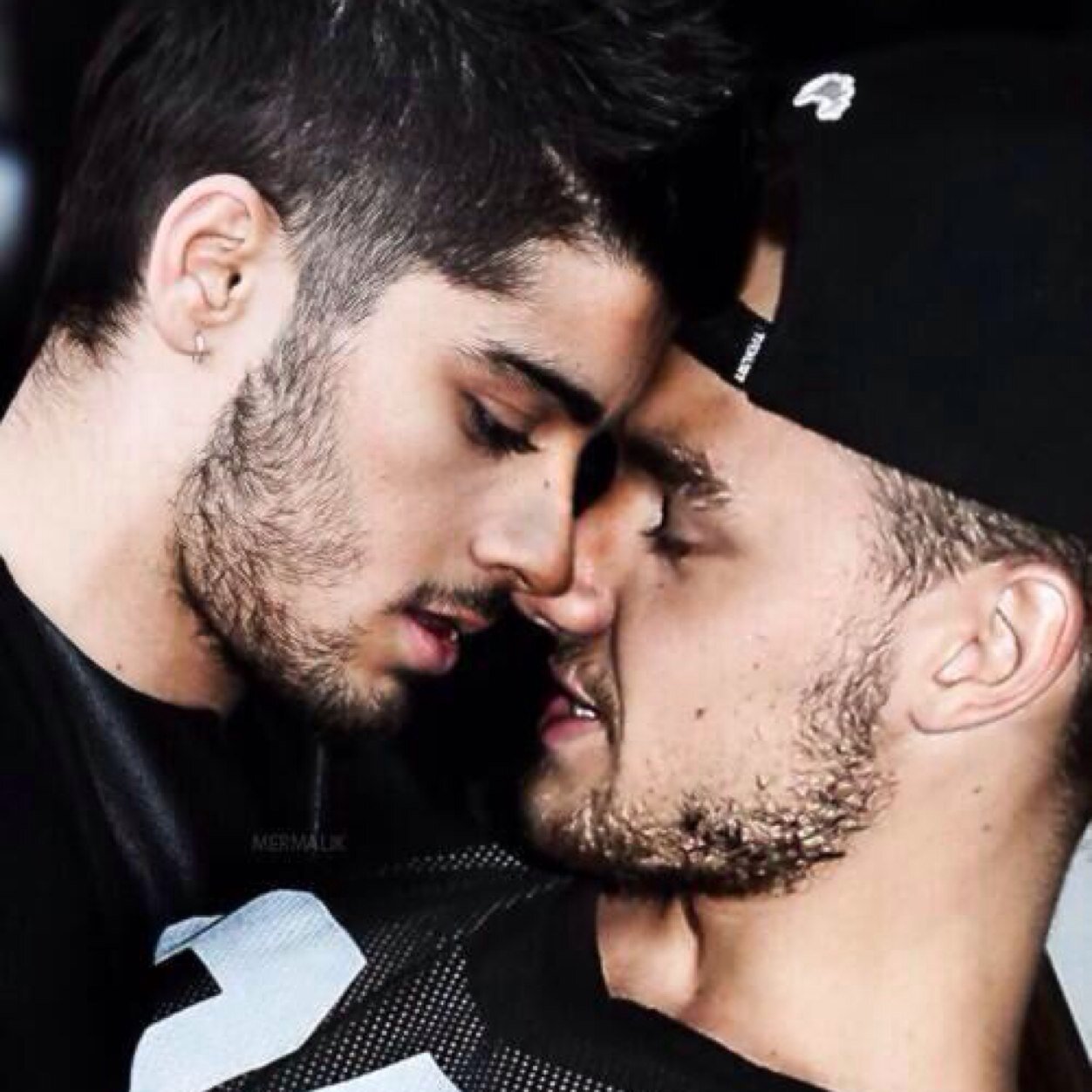 saved acc for @fxreverlarry please follow her she will follow you back and follow you on here x