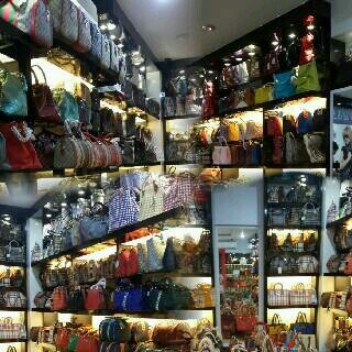 antiqolshop's profile picture. grosir tas branded import Batam || Line: antiq0606 
BBM: 51BC9E70
SMS/WA: +6285276625625