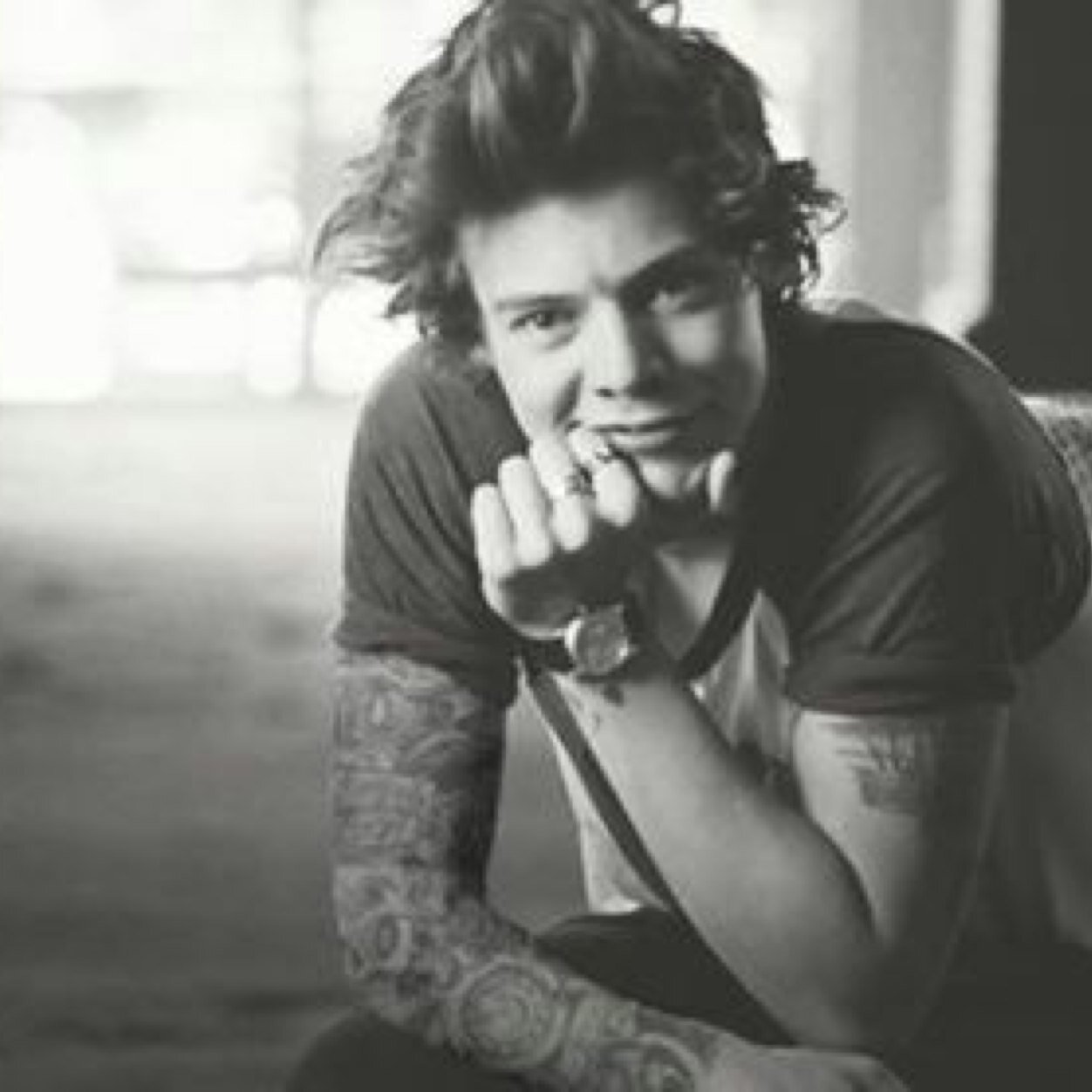 so now you got a free follow please follow @harryhisass she will follow back