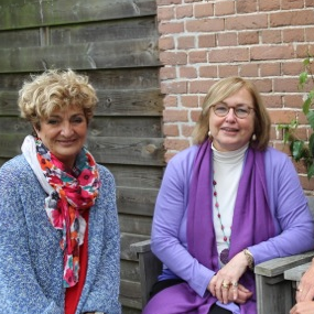 Stichting geeft fiancieële ondersteuning aan pijlers en leefklimaat van de Dushi huizen. Een warme en veilige woonplek voor uit huis geplaatste kinderen.