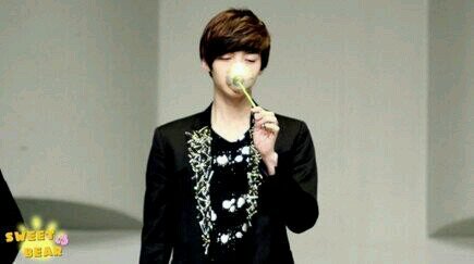 Thank you for everthing...ทุกอย่างผมจะเก็บไว้ในความทรงจำ ขอบคุณนะครับ~ ...선웅 Busy...