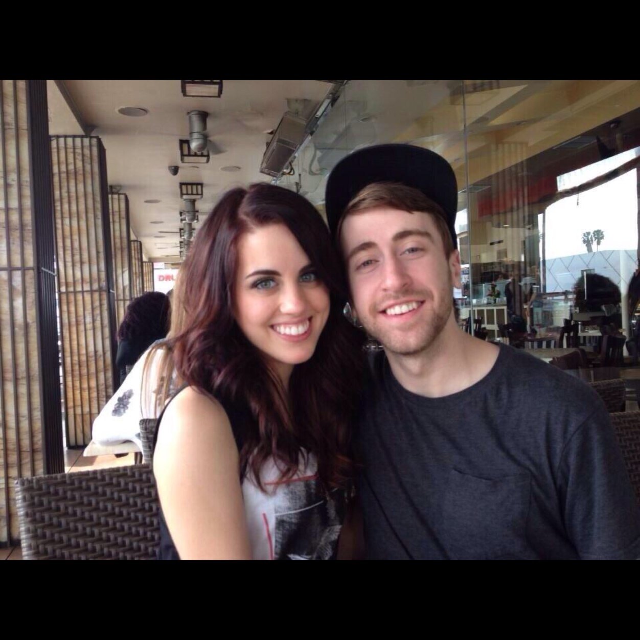 I ship dangie ❤
Angie Miller: 1x ❤️ 
Dj Williams: 9x ❤️