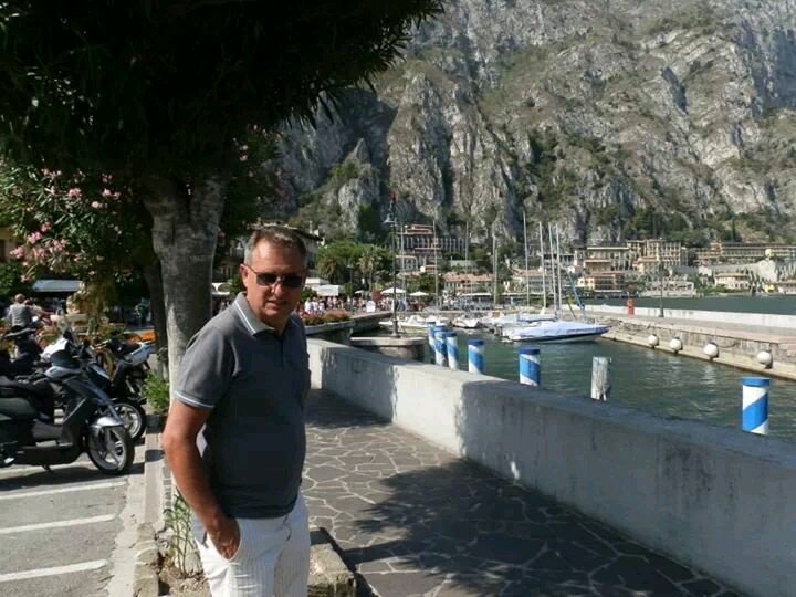 Roberto98649822's profile picture. 