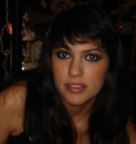 Amante de los Beatles y la moda. Lectora voraz y escritora reincidente. Lo demás, sale sobrando.