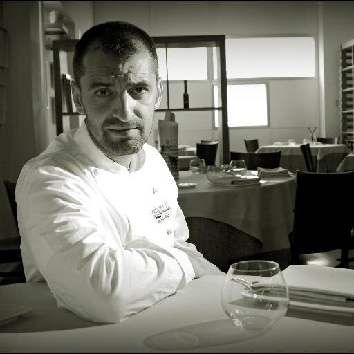Cocinero del restaurante abantal (Sevilla), piragüista del club náutico Sevilla y enamorado de los productos andaluces de calidad.