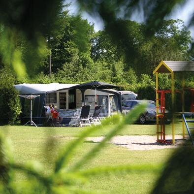 Camping Hoeve aan den Weg is gelegen in het hart van het Drents Friese Wold, nabij Diever en heeft vele voorzieningen voor jong en oud.