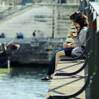 ‏‏صديق رائع عند الاغلبيہ ۈ هذا يكفيّ ..'♡                            insta:nezoalbzaz