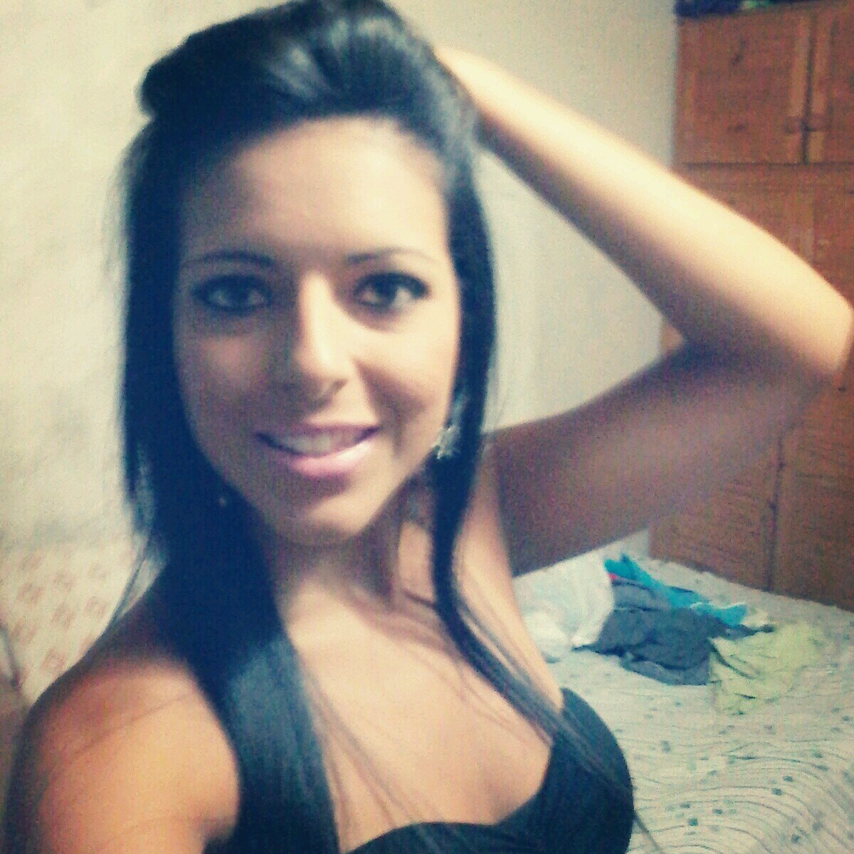 De tanto ser chamada de louca por falar sozinha, criei esse tal twitter!   Gaúcha, 23 anos. Sem mais! http://t.co/4gFadKLX2K