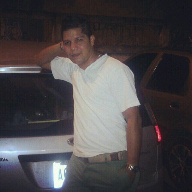 Venezolano, Abogado, Egresado de la USM, Usemista. Amante de mi profesión, Cada día mas Humano, Donde exista el éxito allí estaré.
