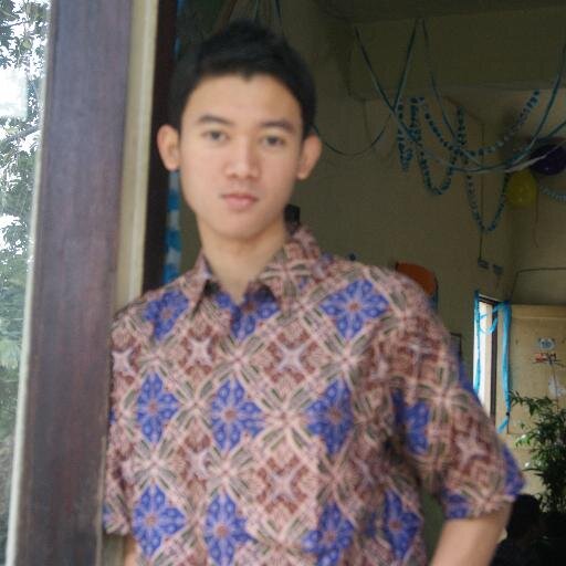Kamu, secangkir coklat hangat, dan bias jingga senja. Itu definisi keindahan bagiku :)