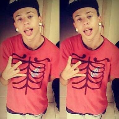 A medida certa que faz você delirar
Além do meu estilo, eu trago marra no olhar
Eu tenho swag ♔