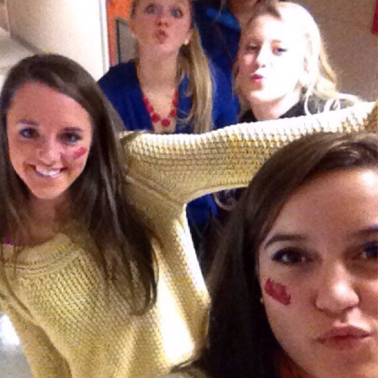 carolinesowell's profile picture. I let the dogs out 😬