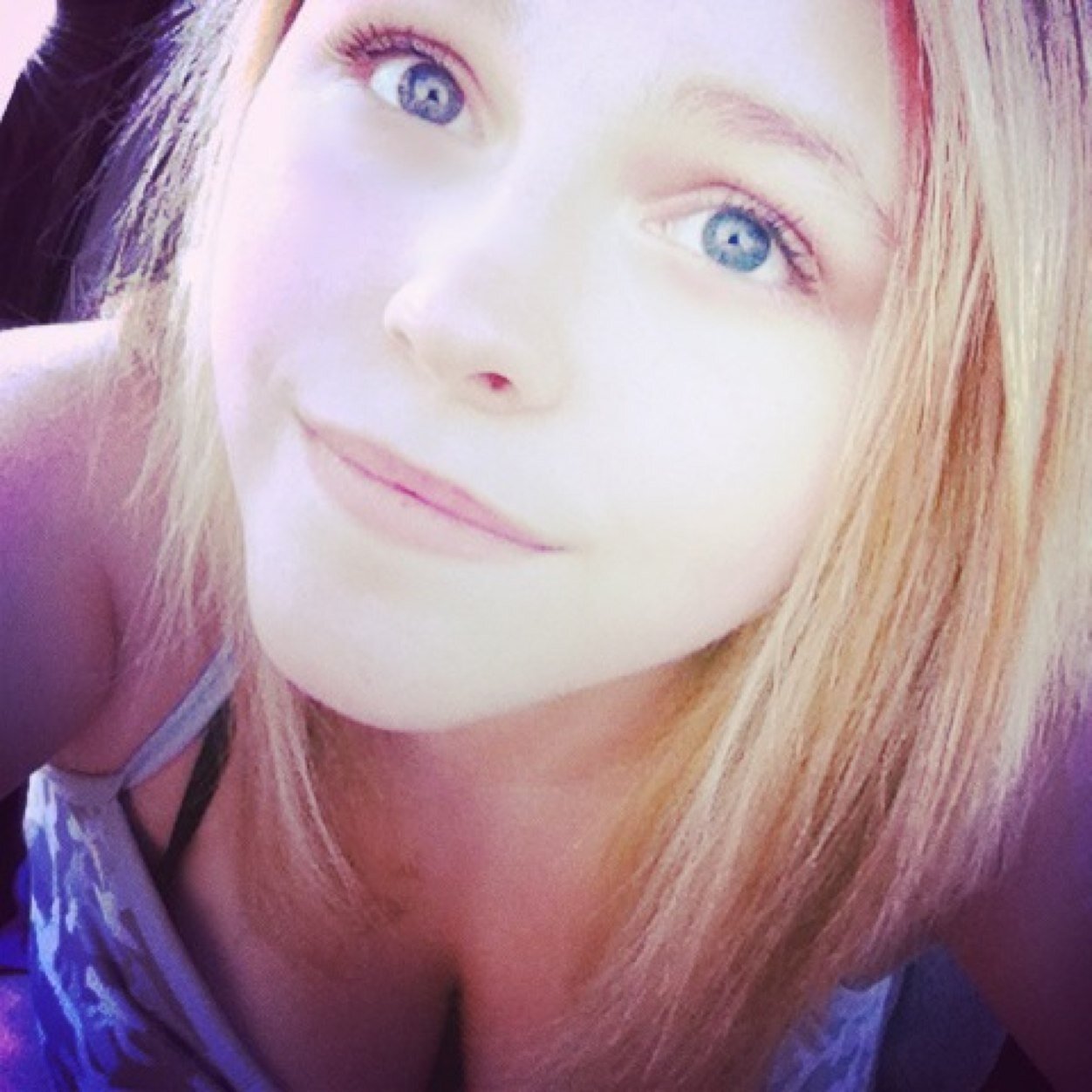 Follow me cool, chill, pretty and fun. Follow my instagram to i got 10k @ayee_its_abri