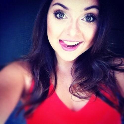 LaisDonson's profile picture. Amo futebol ir pra praia e o meu roby  i e claro eu amo viajar