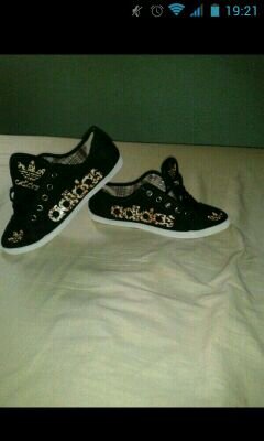 zapatillass_'s profile picture. zapatillas i ropaaa de marcaaa xico xicaa.si comprais en cantidad mas barato el precio.Envios x Correos o recogida en mano.hablar 603483665 para pregntr precio.