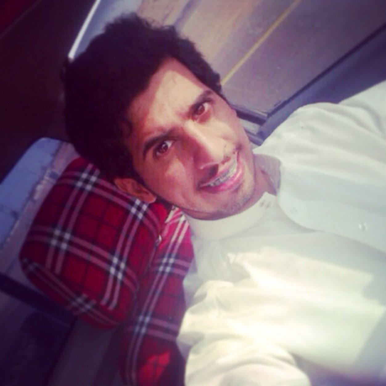 الزرف يقتل الابداع بس انا ازرف يعني الابداع عندي مزهرية Instgram:X_mfq Kik:hmoodynn.