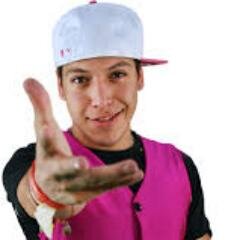 soy fan del guapisimo de snoopy me encanta verlo sonreir✌