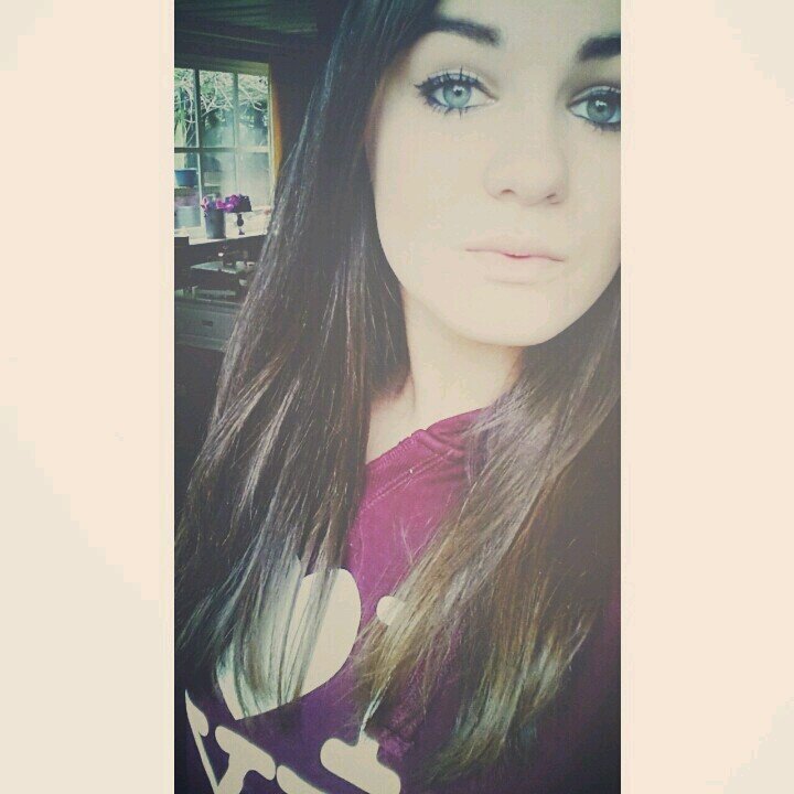 De Meerwaarde||#1Vrienden||Halfbloedje NL/Hongaars||♡||instagram: melaniehodi ||                      ♡ @nathanzevering ♡ #180114