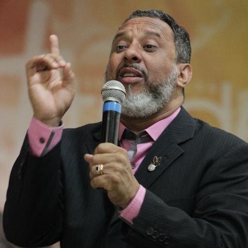 ESPOSO, PAI, PASTOR, ESCRITOR E PALESTRANTE